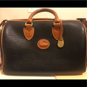 ✨VINTAGE✨ - Dooney and Bourke Doctors Bag/Purse
